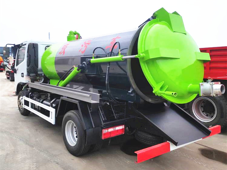 東風福瑞卡5方小型吸污車